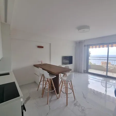 Monaco Guynemer Terrasse Et Parking Босолей